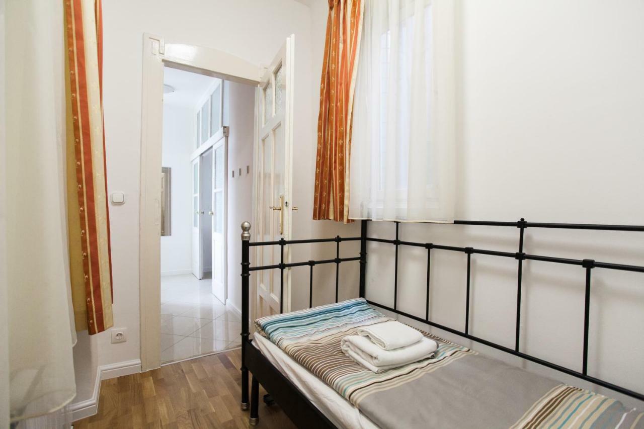 Chic & Charm Apartment Budapest Ngoại thất bức ảnh